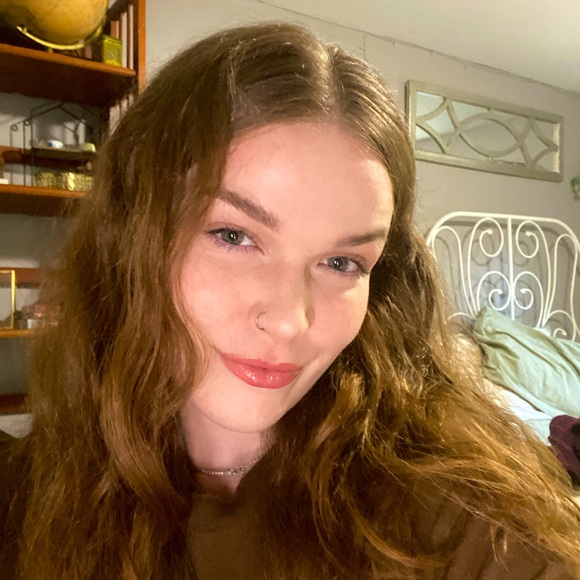 Meet your Posher, Elyse - Picture 1 of 1